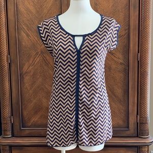 4 for $10 Women’s cap sleeve chevron blouse small